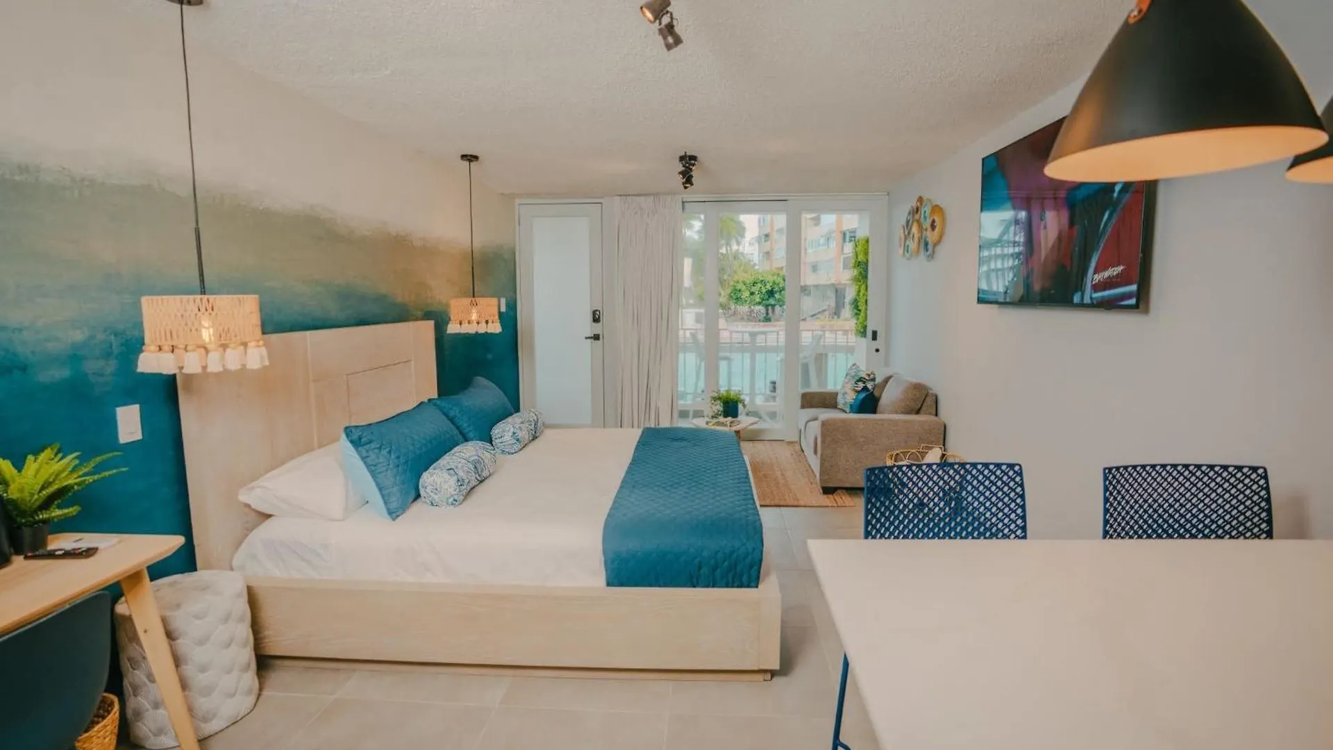 Condado Beach-Pool Front Jewel San Juan